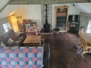 Area tempat duduk di Siochain Agus Ciuin Teach