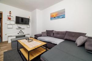 TV a/nebo společenská místnost v ubytování Apartments Tajci