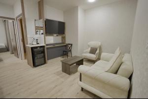 a living room with a couch and a tv at Lara Hotel in Duhok