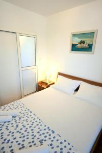 Postel nebo postele na pokoji v ubytování Luka's House - ZF Hvar
