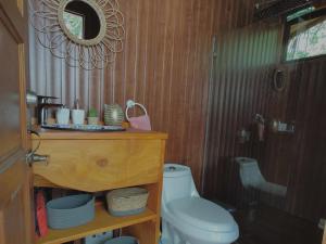 Vannituba majutusasutuses Cocolhu Treehouse & Ocean View