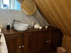 Φωτογραφία από το άλμπουμ του Évasion Naturelle: Chambre d'Hôtes Spacieuse avec Piscine et Confort à Montreuil-le-Henri - FR-1-410-446 σε Montreuil-le-Henri +26 φωτογραφίες