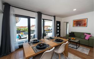 Istumisnurk majutusasutuses Gorgeous Home In Posedarje