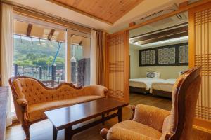 Postel nebo postele na pokoji v ubytování Tongyeong Hansan Marina Resort + 28 fotografií