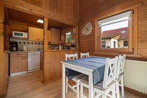 Η κουζίνα ή μικρή κουζίνα στο Ferienhaus-Gerdi +26 φωτογραφίες