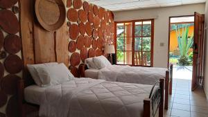 Voodi või voodid majutusasutuse El Santuario Ecolodge - Hotel & Dorms toas