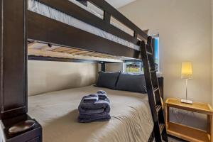 a bunk bed with a pile of towels on it at Jupiter Drive in Anchorage +26 photos