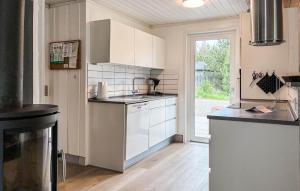 Η κουζίνα ή μικρή κουζίνα στο Amazing Home In Rømø With Kitchen