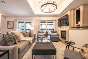 Posezení v ubytování New Listing Aspen Core 5BR Townhouse + 60 fotografií