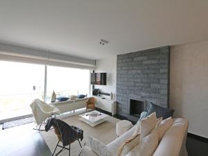 Μια τηλεόραση ή/και κέντρο ψυχαγωγίας στο Apartment in Knokke-Heist with Sea View