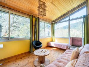 Posezení v ubytování Charming Retreat by Vis River, France, cleaning included