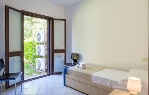 Ένα ή περισσότερα κρεβάτια σε δωμάτιο στο Gorgeous Apartment In Porto San Paolo