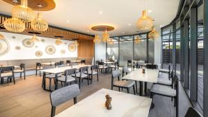 Restaurace v ubytování Crowne Plaza Residences Port Moresby by IHG