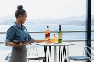 Nápoje v ubytování Crowne Plaza Residences Port Moresby by IHG