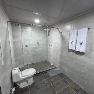 Et badeværelse på Outlanders House BOG Airport + 32 billeder