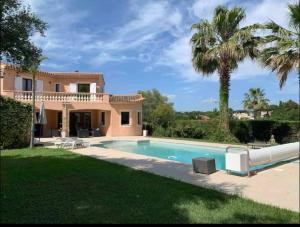 Kolam renang di atau dekat dengan Manifique Villa de Antibes