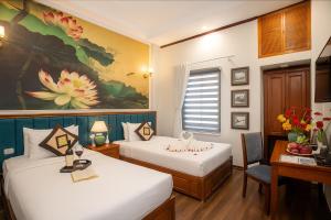 Voodi või voodid majutusasutuse Hanoi Sena Hotel & Travel - Former Symphony Hanoi Hotel toas