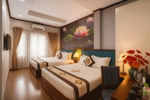 Voodi või voodid majutusasutuse Hanoi Sena Hotel & Travel - Former Symphony Hanoi Hotel toas