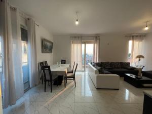 Imagem da galeria de B&B - Private rooms 3 em Tirana