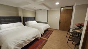 A bed or beds in a room at Amaru TreeHouse