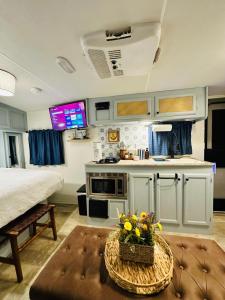 Afbeelding uit fotogalerij van Starlight Retreat RV in Springtown