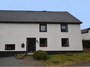 Gallery image of Rühlen Schneifel Escape, cleaning included in Auw