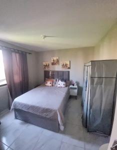 Ένα ή περισσότερα κρεβάτια σε δωμάτιο στο Lindo apartamento vista mar na Praia do Futuro