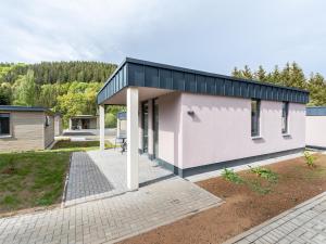 Φωτογραφία από το άλμπουμ του Lakeside Bungalow in Hallschlag, cleaning included σε Hallschlag