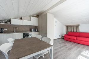 A kitchen or kitchenette at Residenza Decimina