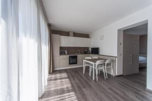A kitchen or kitchenette at Residenza Decimina