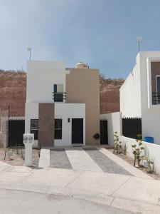 Το κτήριο όπου στεγάζεται  η παραθεριστική κατοικία