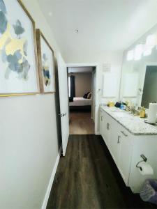 Η κουζίνα ή μικρή κουζίνα στο Great Location Heart of Addison in N Dallas!