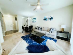 Χώρος καθιστικού στο Great Location Heart of Addison in N Dallas!