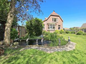 Gambar di galeri bagi Characteristic country house with wellness, cleaning included di Lijnden