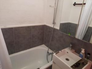 Kúpeľňa v ubytovaní Studio confortable à 2 min de la plage, Seignosse, pour 3 pers. - FR-1-239-900