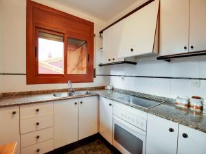 Kuchyň nebo kuchyňský kout v ubytování Holiday Home in Vendrell near Costa Dorada Beach, cleaning included