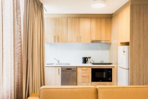 Kuchyň nebo kuchyňský kout v ubytování Statesman Hotel