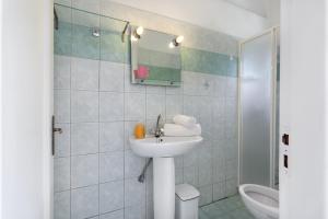 Kúpeľňa v ubytovaní Agapi Studios + 24 fotografií