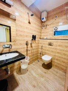 Koupelna v ubytování Sarai Inn