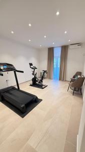 a gym with two treadmills and two exercise bikes at Villa Mirko in Barbariga