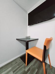 TV a/nebo společenská místnost v ubytování 嵐 Hotel Arashi Tengachaya No005