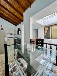 a glass table in a kitchen with a dining room at CASA FAMILAR frente al parque in Buga