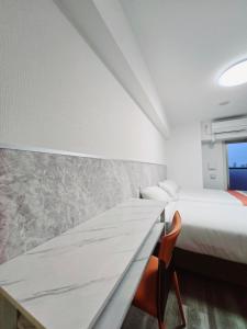Postel nebo postele na pokoji v ubytování 嵐 Hotel Arashi Tengachaya No005