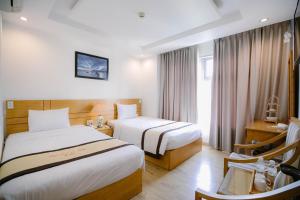 Giường trong phòng chung tại Nhat Linh Hotel & Suites Da Nang