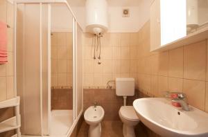 Koupelna v ubytování Apartment Vrba + 31 fotografií