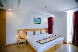 Giường trong phòng chung tại Nhat Linh Hotel & Suites Da Nang