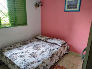a small bedroom with a bed in a room at Espaço Sinara in Jaraguá +6 photos