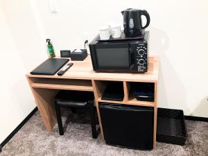 Kuchyň nebo kuchyňský kout v ubytování HOTEL LiVEMAX BUDGET Iyo Mishima