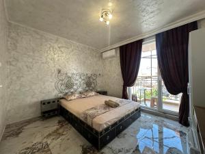 A bed or beds in a room at Dracena Guesthouse