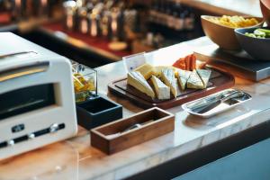 a table with a microwave and a plate of food at Park Hotel Tokyo in Tokyo